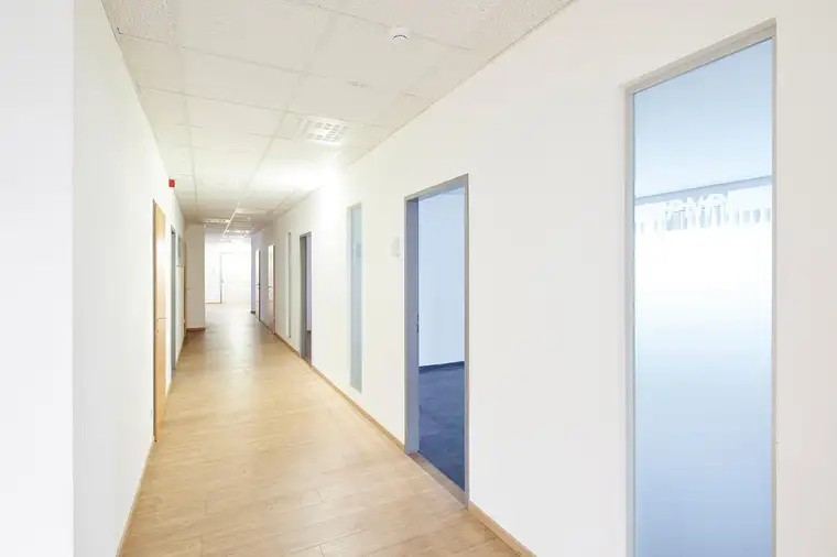 Box 11: Lagerfläche im B17-2 mieten (nur in Verbindung mit Vermietung Bürofläche)