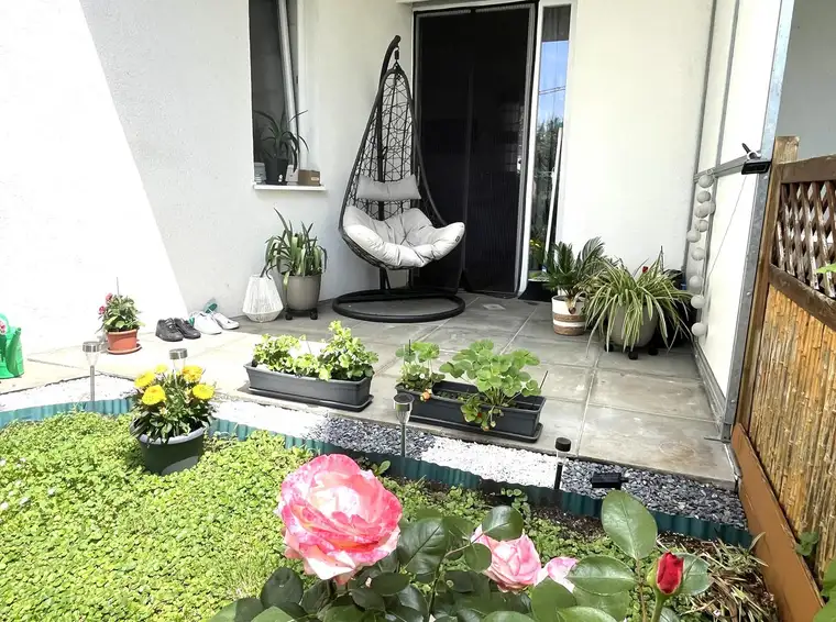 Wartet diese moderne schöne Wohnung mit Terrasse, Garten, Lift und Tiefgarage vielleicht auf Sie?