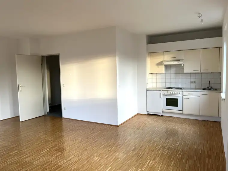 Attraktive helle Singlewohnung! Perfekte Pendler-/Starterwohnung mit Parkplatz!