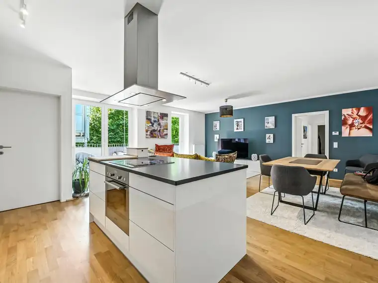 STILVOLLE WOHNUNG MIT RUHIGER LOGGIA INS GRÜNE | ca. 118 m² | 5 Zimmer möglich |RUHELAGE IM INNENHOF | INKLUSIVE KÜCHE | PARKPLATZ VORHANDEN | ZWEITBEZUG | 
