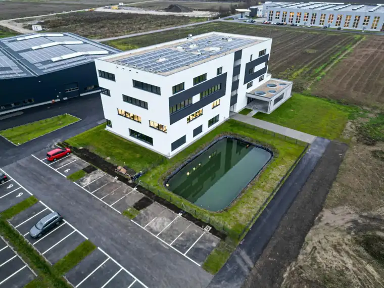 ERSTBEZUG: BÜROS ab 104 m² / EUR 12,46 INKL. BK + optional WARMHALLEN BIS 8.000 m²