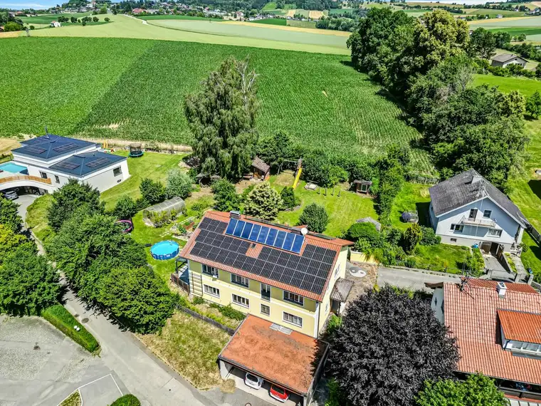 Großzügiges Einfamilienhaus auf ca. 1873 m² Grundstück am Feldrand | 3 Wohnungen möglich | Mehrgenerationenhaus oder Wohnen und Arbeiten unter einem Dach möglich