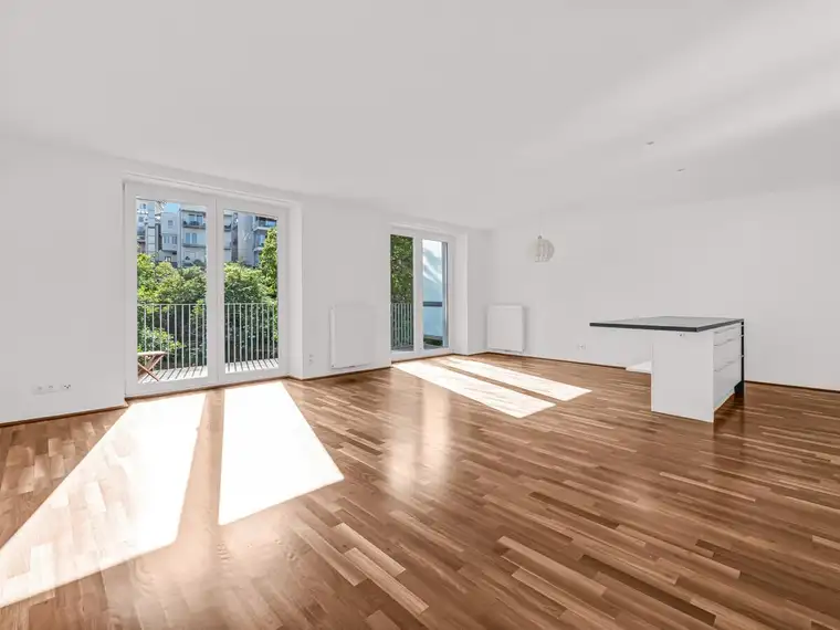 GROßZÜGIGE ca. 121 m² WOHNUNG MIT RUHIGER LOGGIA INS GRÜNE | RUHELAGE IM INNENHOF | INKLUSIVE KÜCHE | PARKPLATZ VORHANDEN 