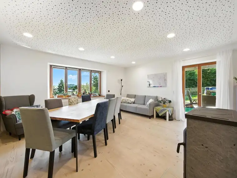 Großzügiges Einfamilienhaus auf ca. 1873 m² Grundstück am Feldrand | 3 Wohnungen möglich | Mehrgenerationenhaus oder Wohnen und Arbeiten unter einem Dach möglich