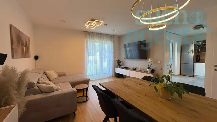 Neuwertige Etagenwohnung in Wels – 4 Zimmer, barrierefrei mit Lift, Balkon &amp; Garage