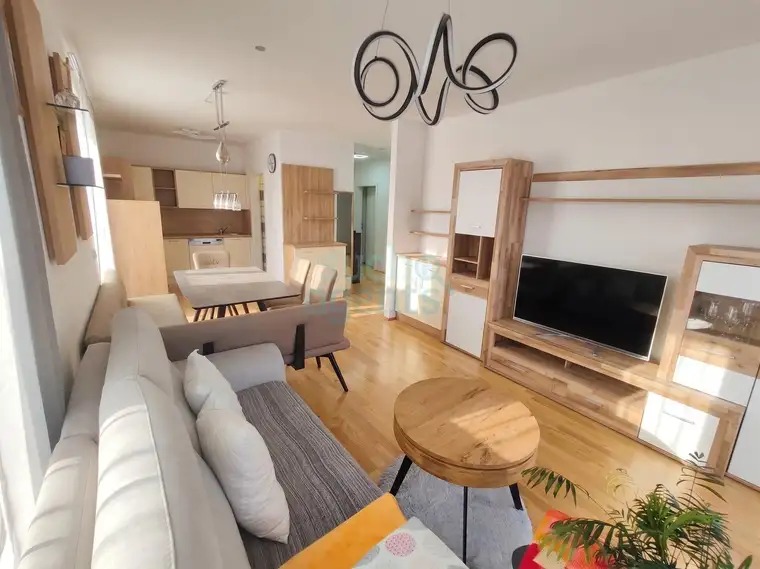 Neuwertige Gartenwohnung mit Südterrasse, Eigengarten und bestehendem Wohnrecht