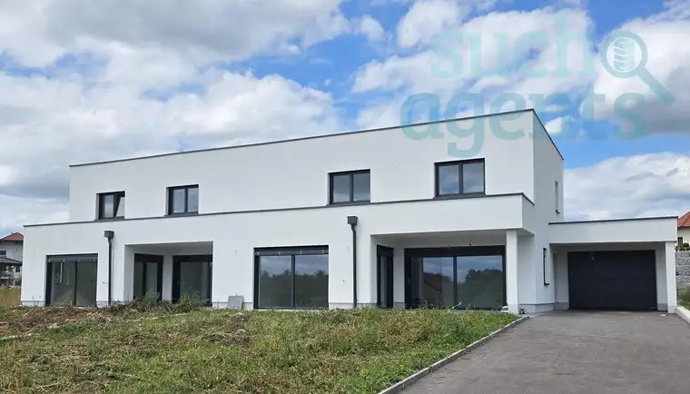 Modernes Wohnen - Doppelhaushälfte mit praktischer Raumaufteilung und Garage