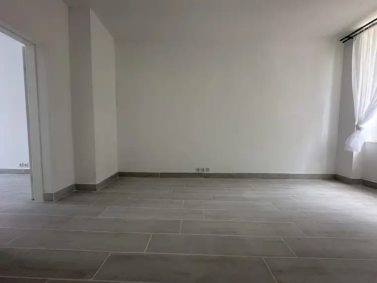 NEU renovierte, sonnige 4-Zimmer-Wohnung