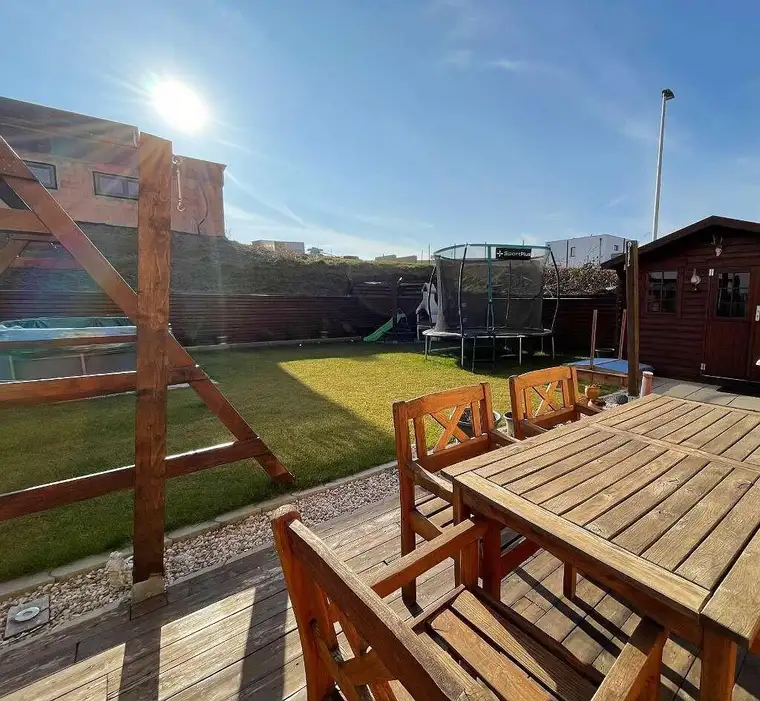 Neuer Preis! Geräumige Doppelhaushälfte in familienfreundlicher Lage 5 Zimmer, Garten &amp; Pool