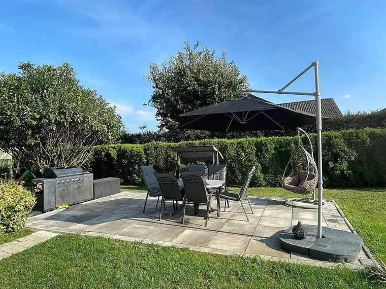 Top ausgestattetes Ein- bis Zweifamilienhaus mit Pool und Klima!