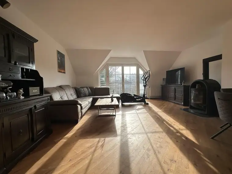 Charmante renovierte Wohnung mit Balkon, Terrasse, Carportplatz &amp; Kamin