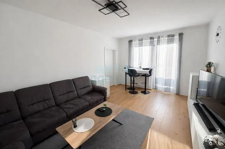 Umfassend saniert- 2-Zimmer-Wohnung mit Balkon in ruhiger Lage