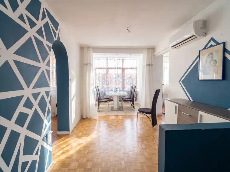 Gepflegte 3-Zimmer-Wohnung mit Süd-Wintergarten &amp; 2 Stellplätzen