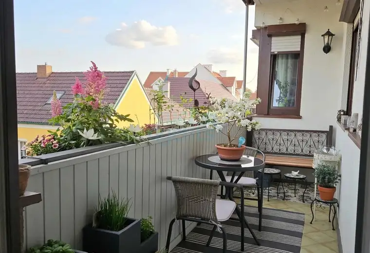 Neuer Preis! Modernisierte 3 Zimmer Wohnung mit 80 m², Balkon plus Garage