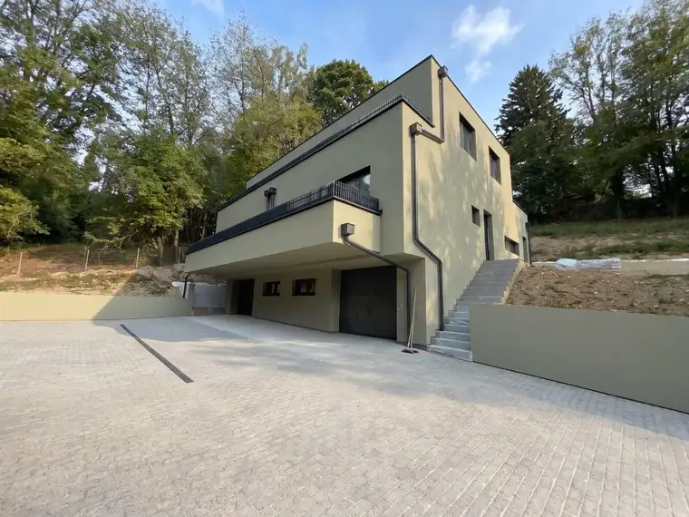 Keller, Garage &amp; 2 Stellplätze - Schlüsselfertig - Erstbezug mit Garten