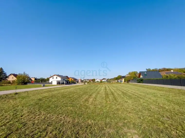 4 Ebene Baugrundstücke in zentraler Siedlungslage mit je ca. 600 m² ohne Bauzwang