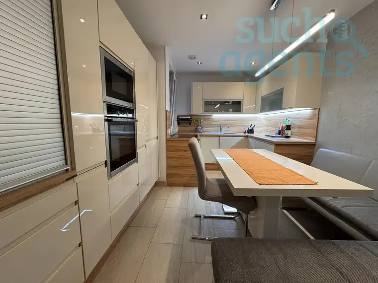 NEUER PREIS! Helle und großzügige 4-Zimmer- Wohnung in top Lage