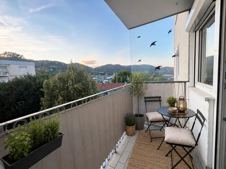 2-Zimmer-Wohnung mit Westbalkon – teilweise saniert mit weiterem Potenzial