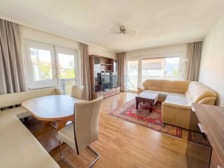 Traunsee-Blick &amp; Sonne: Stilvolle 3-Zimmer-Wohnung mit 2 Balkonen, Garage &amp; ruhiger Lage
