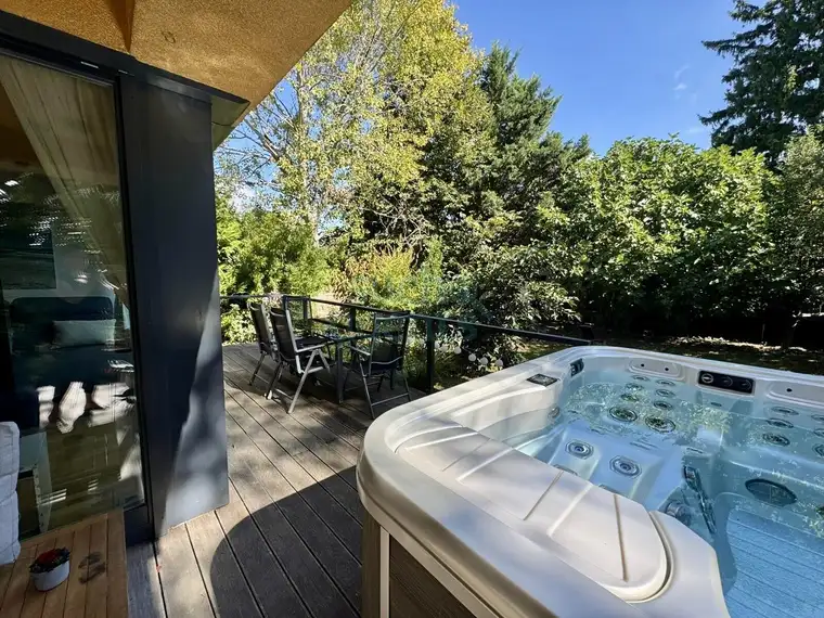 Neuer Preis! Exklusiver Wohntraum: Einfamilienhaus mit Gartenjuwel an der Donauinsel