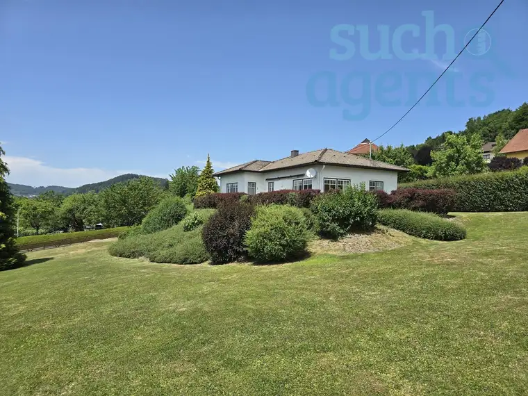 Viel Raum für Ihre Ideen - Solides Einfamilienhaus mit über 2.700 m² Baugrund in ruhiger Lage