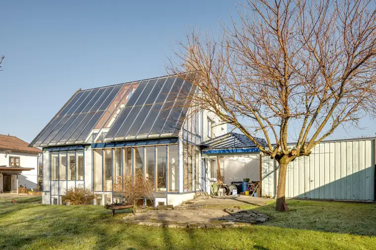 Ökologisches Traumhaus mit Garten und begehbarer Dachterasse