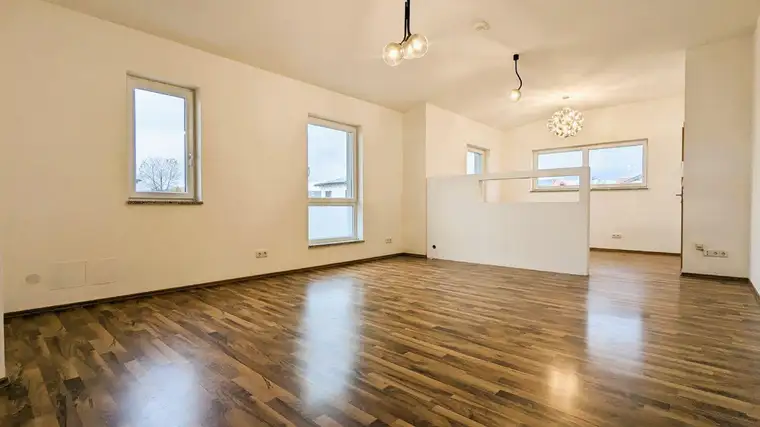 Büro / Praxis 46m2 mit eigenem Zugang und Parkplätzen