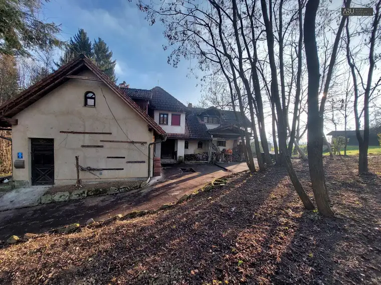 **Idyllisches sanierungsbedürftiges Haus** zu einen Spitzenpreis!