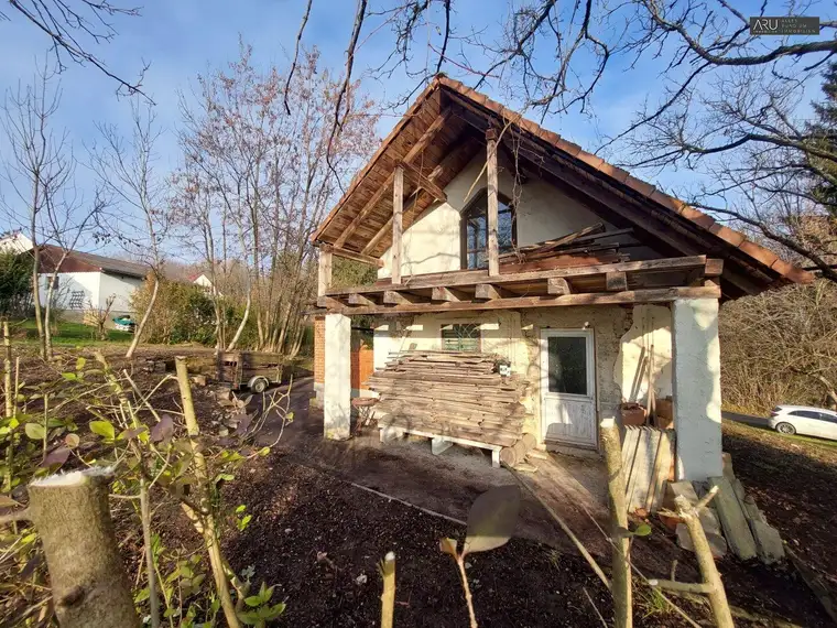 **Idyllisches sanierungsbedürftiges Haus** zu einen Spitzenpreis!