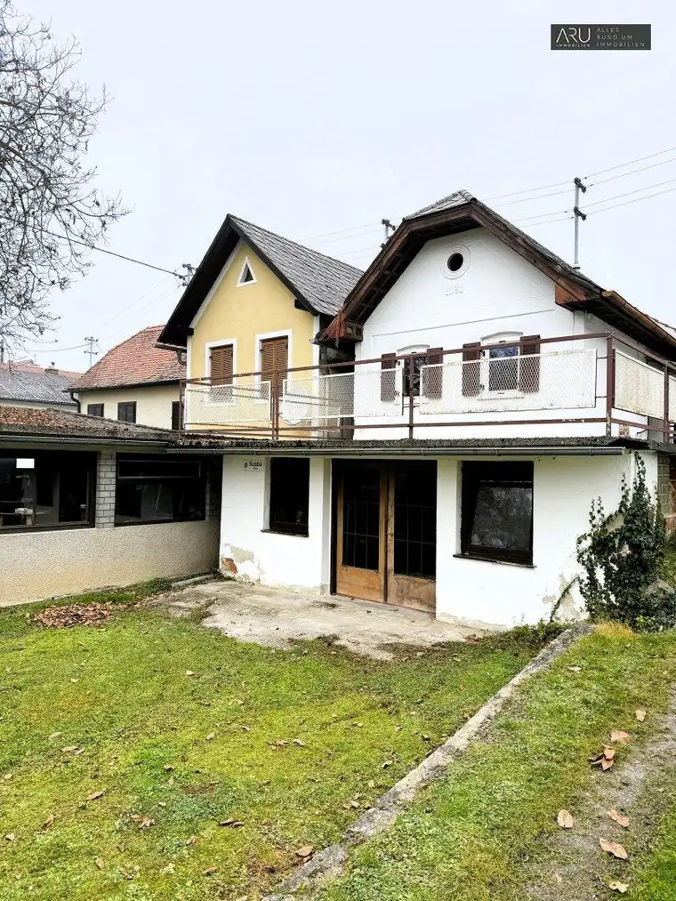 Sanierungsbedürftiger Weinkeller/Wohnhaus mit Weingarten