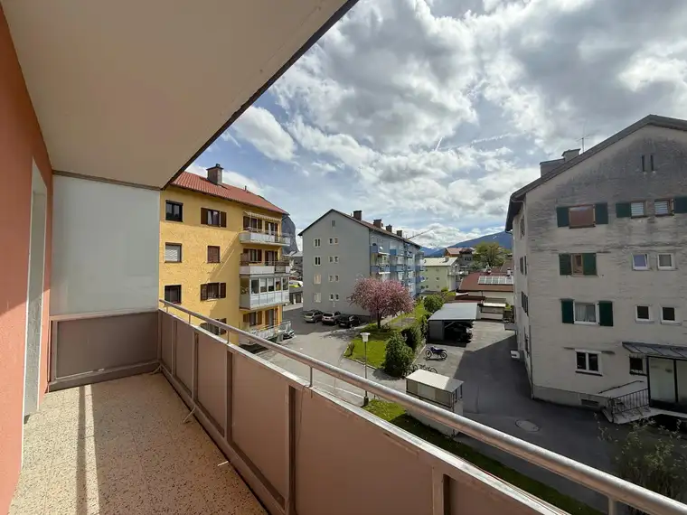 Charmante 3-Zimmer-Wohnung mit Balkon und herrlichem Ausblick – sofort bezugsfertig!