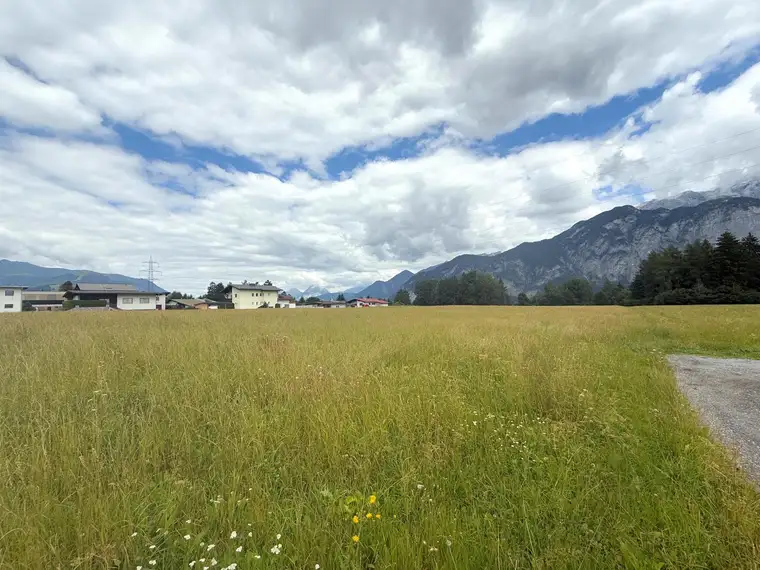 Baugrundstück in bester Sonnenlage von Götzens – Ein Traumgrundstück wartet auf Sie!