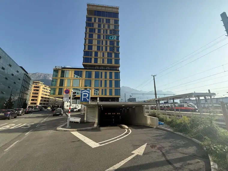 Garagenparkplatz am Innsbrucker Hauptbahnhof