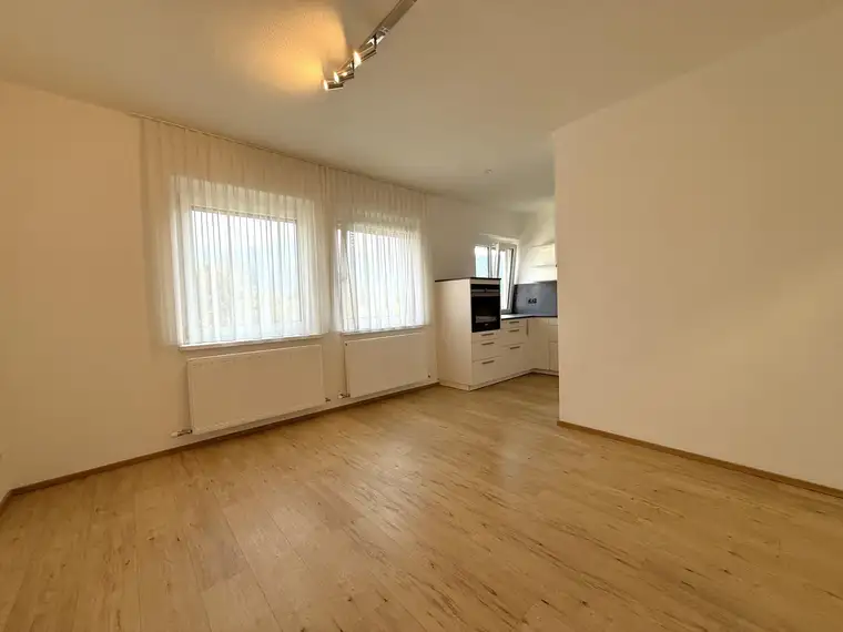 Generalsanierte 2-Zimmer-Wohnung mit Balkon in Kliniknähe