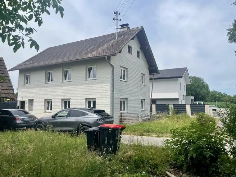 Renovierungsbedürftige Ein-/Mehrfamilienhaus in Weißkirchen