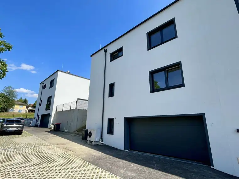 Doppelhaushälfte mit 4 Zimmern, Garage, Garten mit Grünblick in Peuerbach