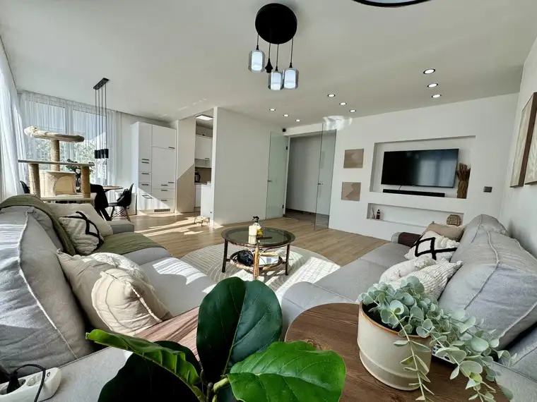 Wohnen mit Schlossblick: Moderne Wohnung im Ärztezentrum
