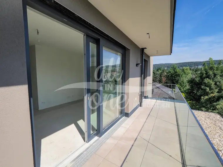 Ruhiges Neubau-Mini-Penthouse mit Blick ins Zentrum von Velden