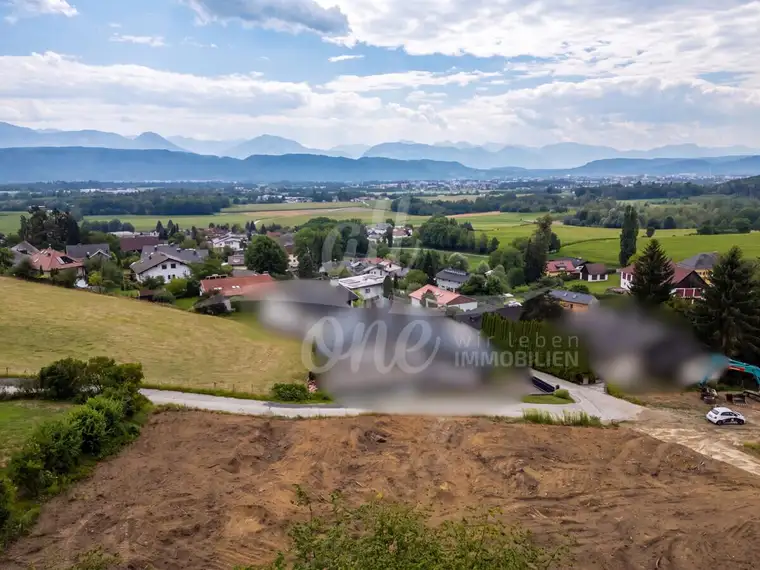Rarität-Ruhelage mit Stadt und Bergblick