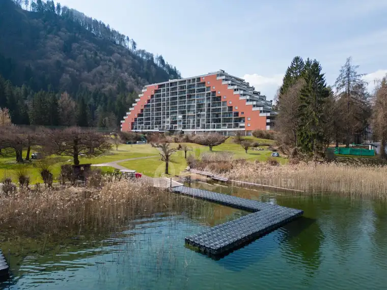 SEEWOHNUNG-Garconniere mit direkten Seezugang, Loggia und Freizeitwohnsitzwidmung am Ossiacher See