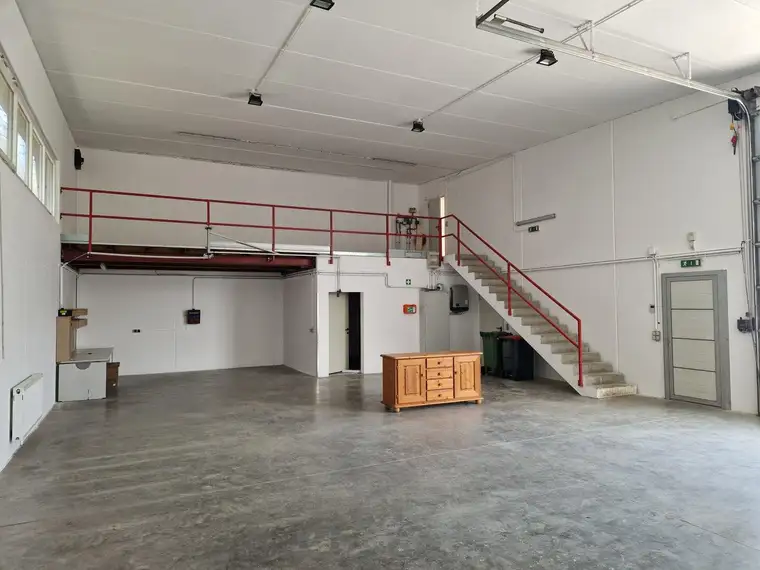 Moderne Industriehalle in zentraler Lage - ideal für Gewerbetreibende!