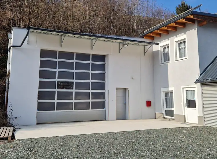 Moderne Industriehalle in zentraler Lage - ideal für Gewerbetreibende!