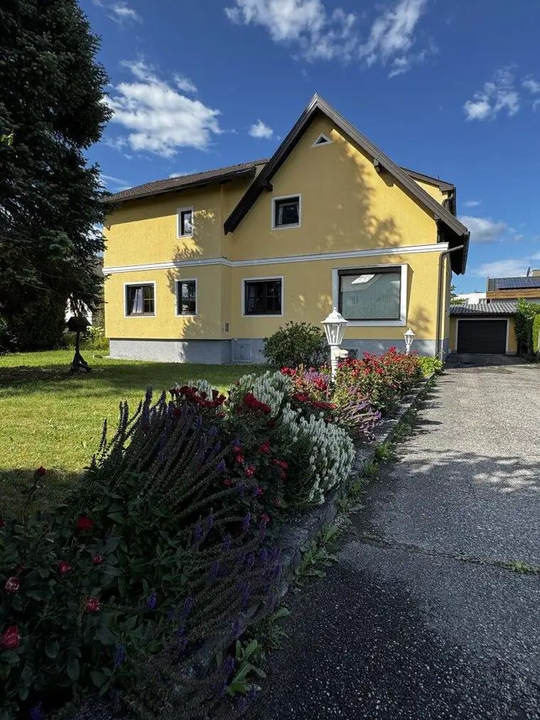 Traumhaftes Zweifamilienhaus in Grafenbach/St. Valentin