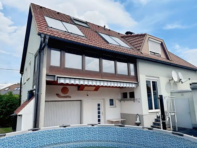Zweifamilienhaus in Neunkirchen: Viel Platz, großes Potenzial