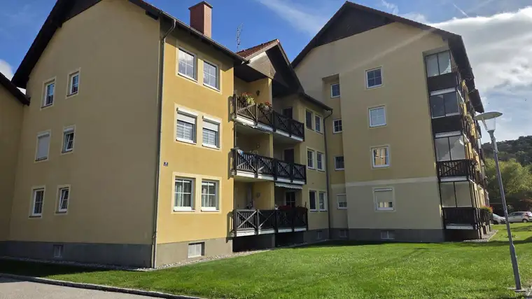 Traumhafte Dachgeschoßwohnung in Wimpassing: mit Loggia &amp; Auto-Stellplatz