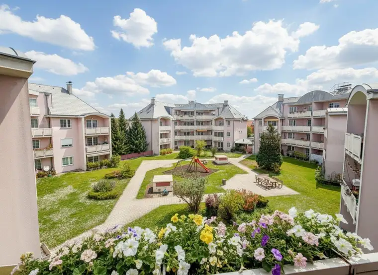 Attraktive, lichtdurchflutete Eigentumswohnung in perfekter Lage mit großer Loggia und Tiefgaragenplatz in Wr. Neustadt