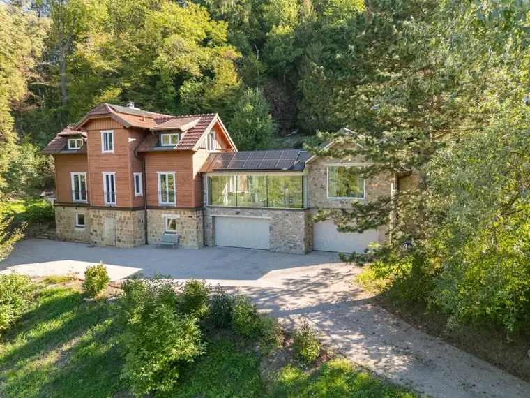 CHARLOTTE VON SCHÖNBLICK: Ein Anwesen für Menschen, die Raum suchen | 1,3 ha im Wienerwald