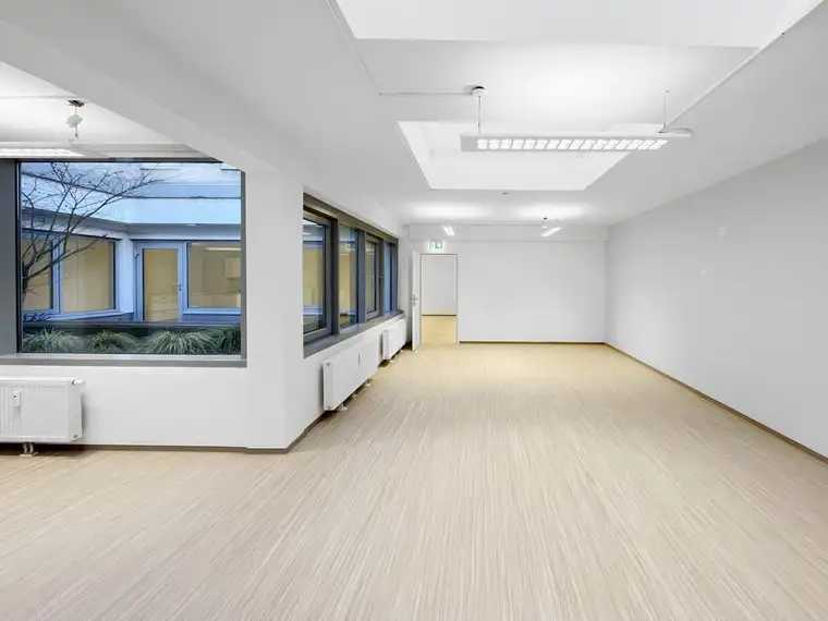 Modernes Büro mit urbanem Flair und Terrasse auf der Kaiserstraße zu vermieten