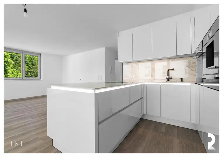 GROSSZÜGIGE 3-ZIMMER-WOHNUNG MIT WINTERGARTEN IN ZENTRALER LAGE