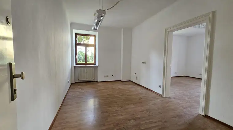 Helles Büro in Salzburg-Itzling